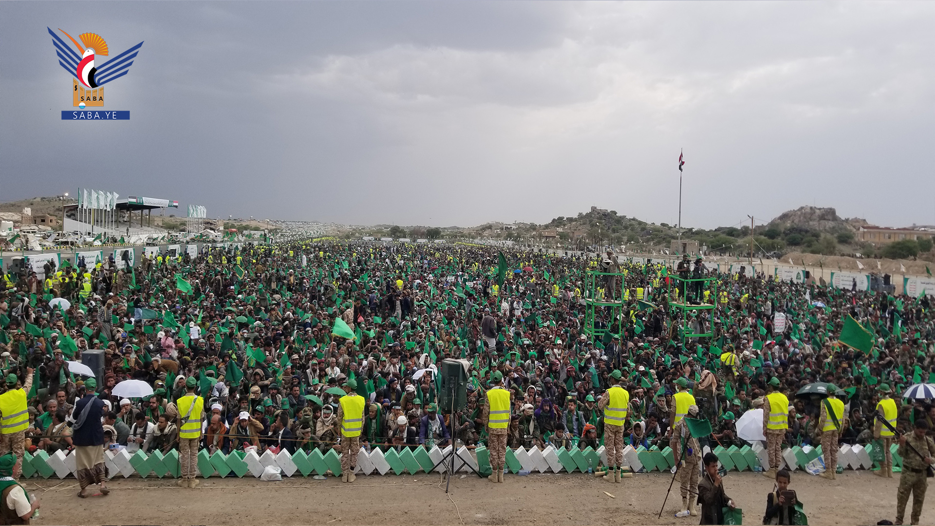  أبناء البيضاء يحتشدون في ساحة الرسول الأعظم بالسوادية احتفاء بذكرى مولده الشريف