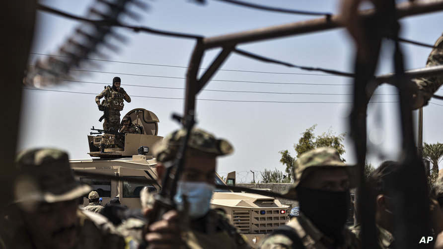 وسط معلومات عن سقوط قتيلين.. الاحتلال الأمريكي ينفّذ عملية أمنية مع "قسد" شرق دير الزور ويعتقل نحو 10 أشخاص