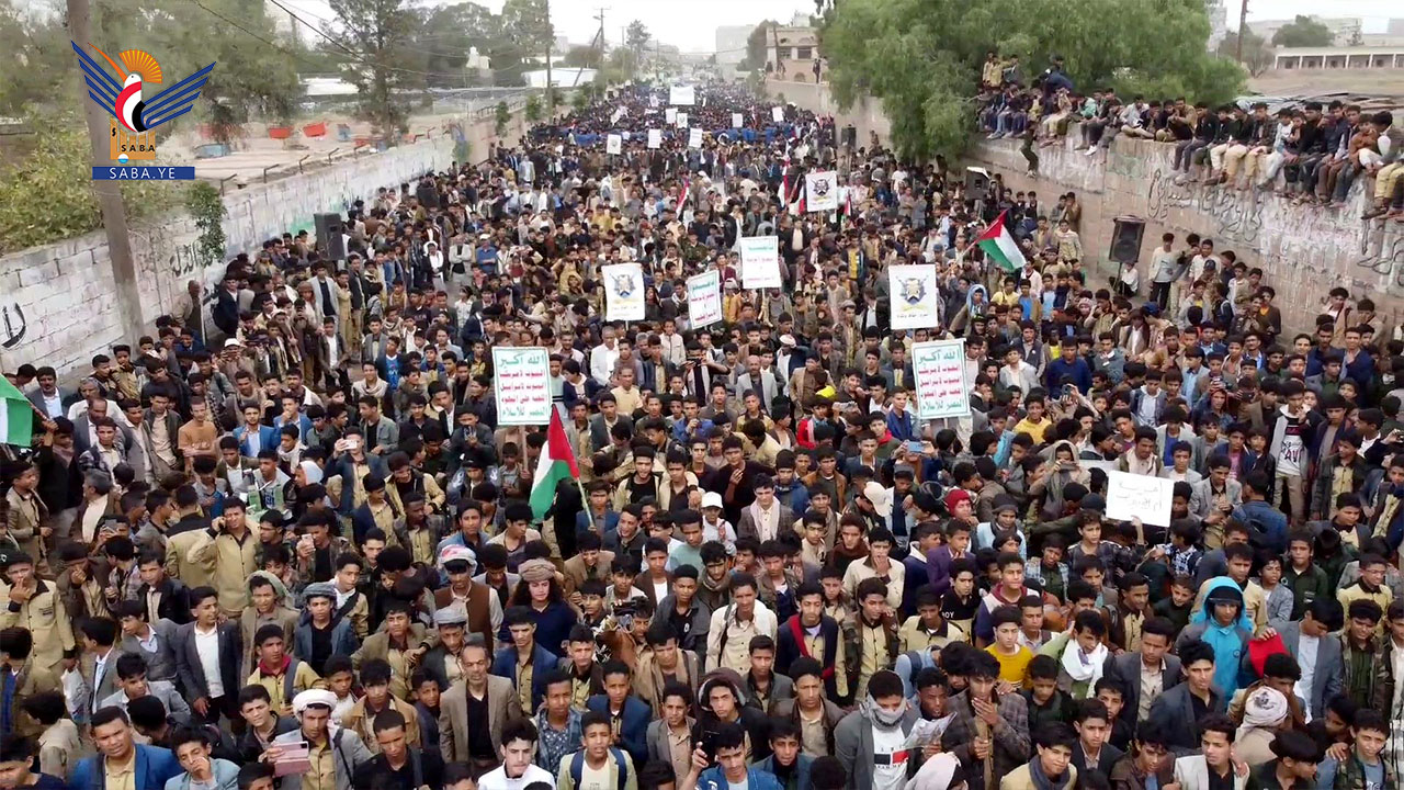 مسيرة طلابية بمدينة ذمار تضامناً مع الشعب الفلسطيني