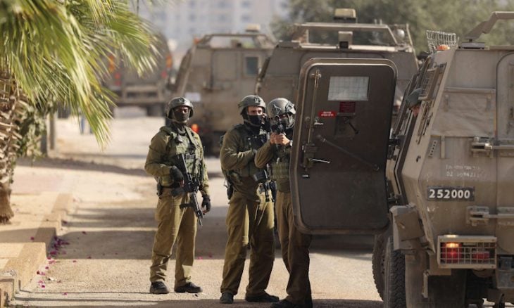 استشهاد فلسطيني وإصابة جنديين "إسرائيليين" بعملية طعن في سلواد