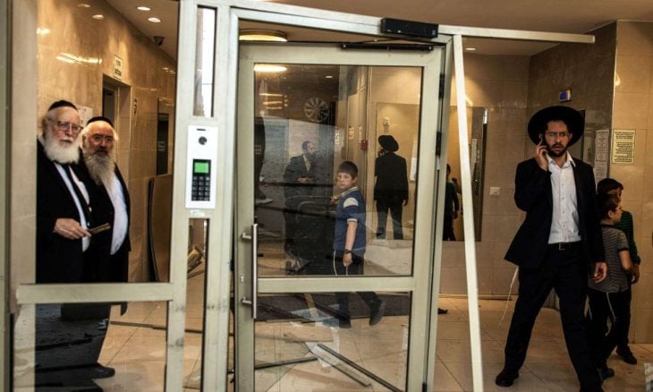 إيران تصدر إنذارا لإخلاء قناتين للعدو الاسرائيلي بعد استهداف تلفزيونها الرسمي