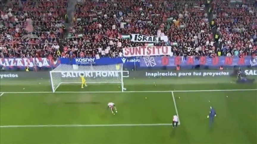 احتجاجات جماهير نادي أوساسونا ضد الإبادة الصهيونية توقف مباراة فريقهم مع خيتافي احتجاجات جماهير نادي أوساسونا ضد الإبادة الصهيونية توقف مباراة فريقهم مع خيتافي