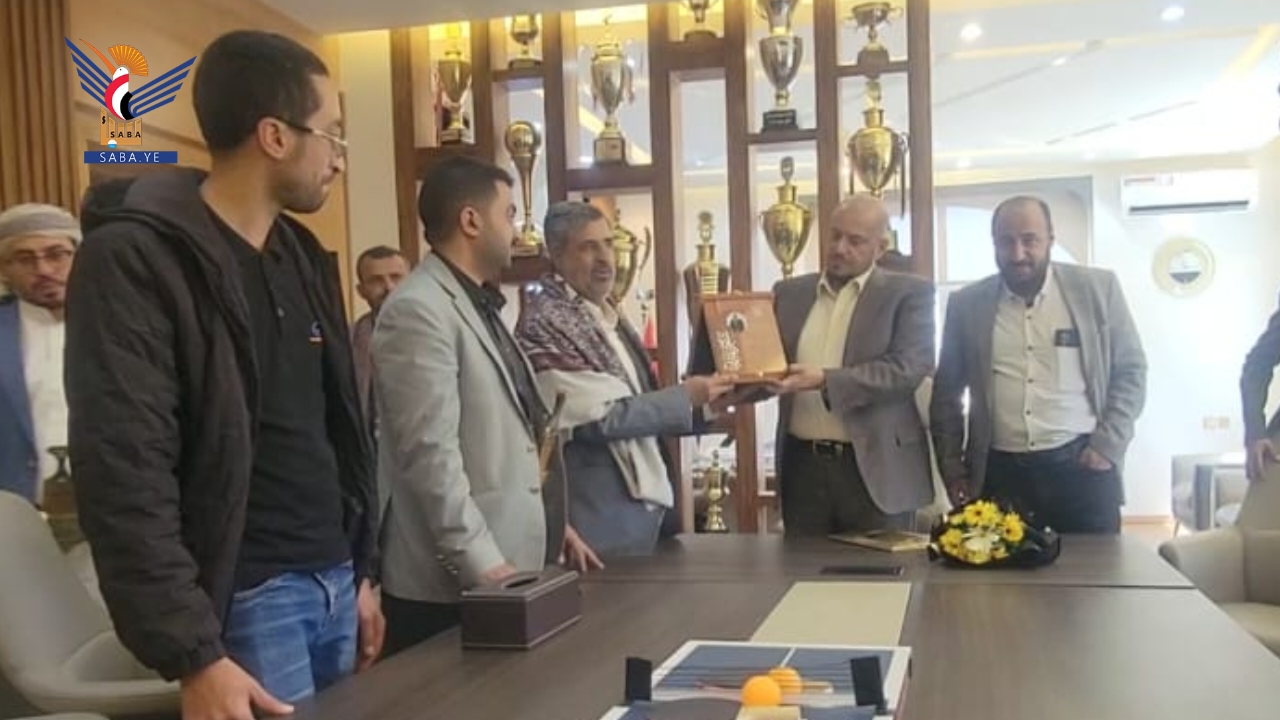 قطاع الأشغال والمشاريع بأمانة العاصمة يكرم أمين عام المجلس المحلي جمعان