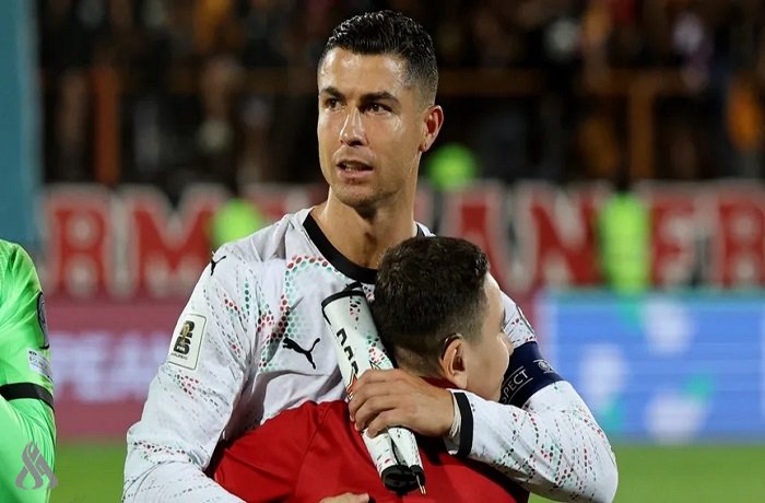 رابطة الدوري البرتغالي تكرّم رونالدو بجائزة "الأفضل في التاريخ" رابطة الدوري البرتغالي تكرّم رونالدو بجائزة "الأفضل في التاريخ"