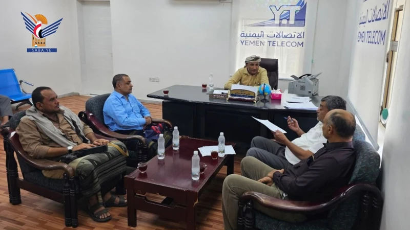 محافظ الحديدة يتفقد سير العمل في فرع المؤسسة العامة للاتصالات