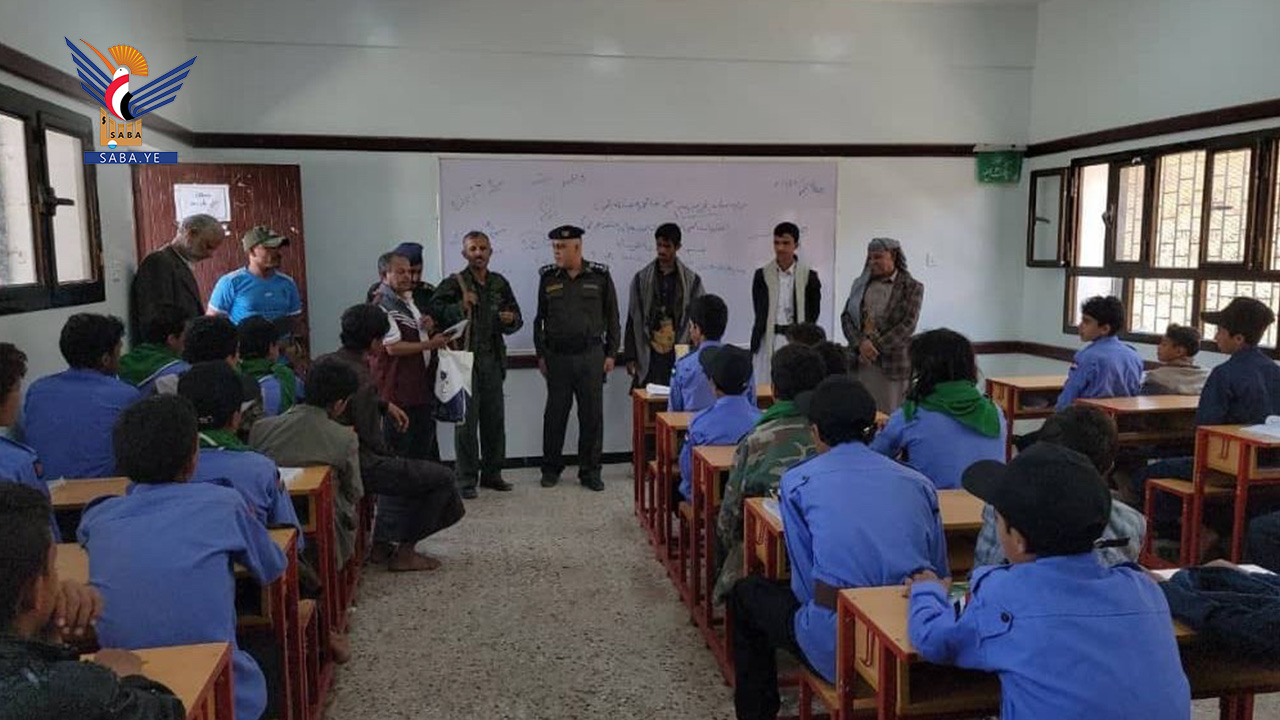 وكيل محافظة البيضاء يتفقد الدورات الصيفية في رداع  