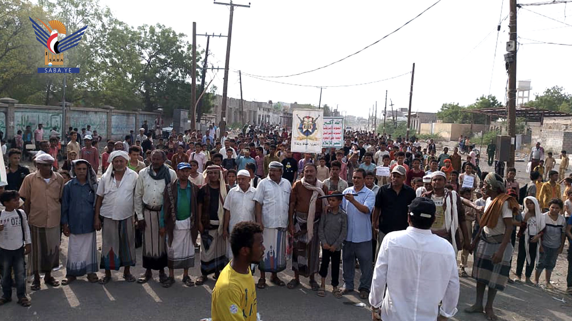 مسيرة لطلاب مدارس المراوعة بالحديدة تنديدا بجرائم الإبادة والتجويع في غزة