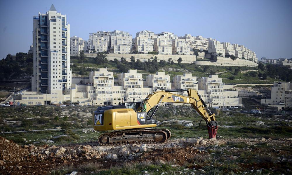 العدو الصهيوني يعتدي على ممتلكات الفلسطينيين في الضفة الغربية