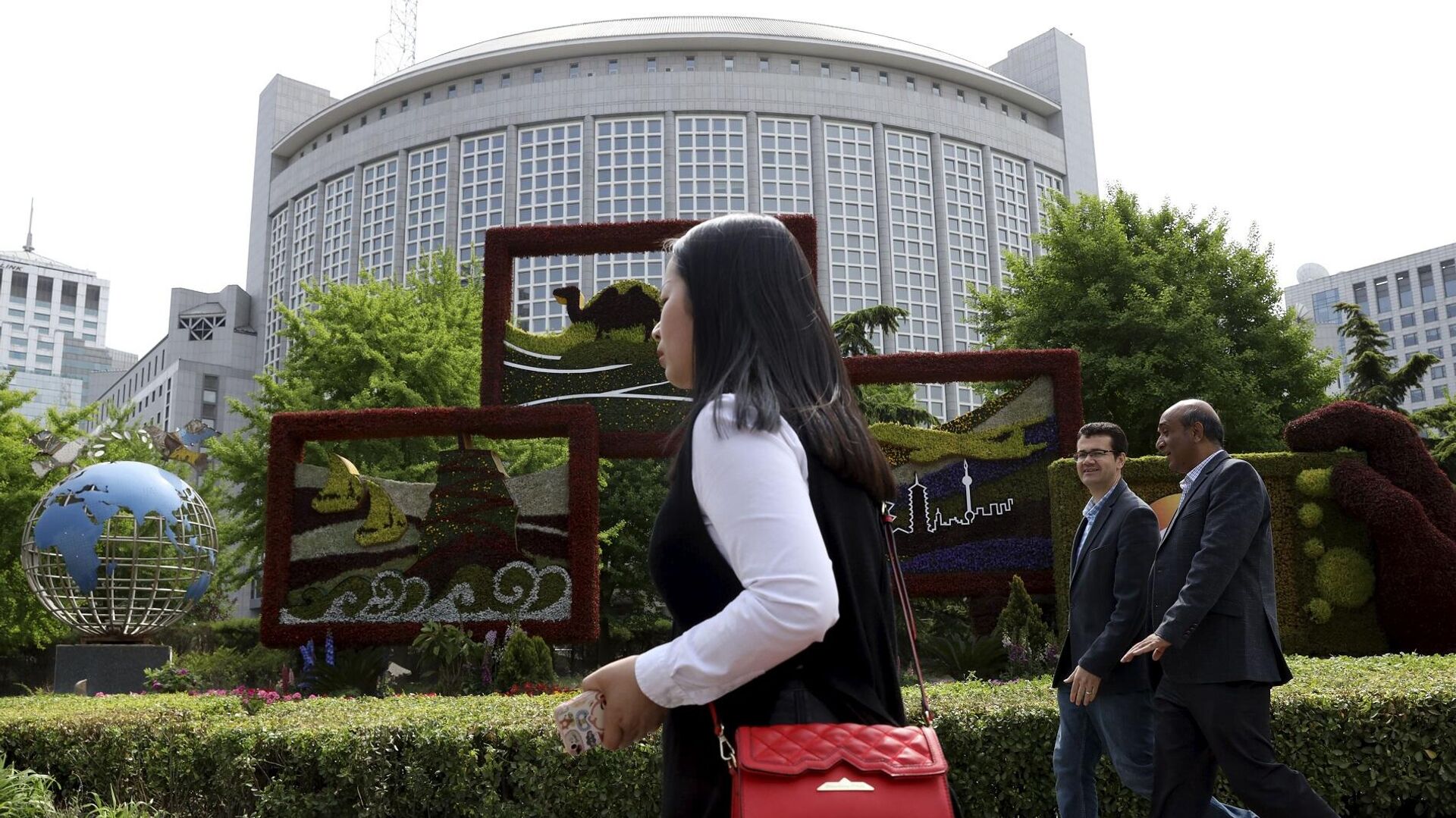 الصين تحث أوكرانيا على "تصحيح أخطائها فورا" بعد فرض عقوبات ضدها