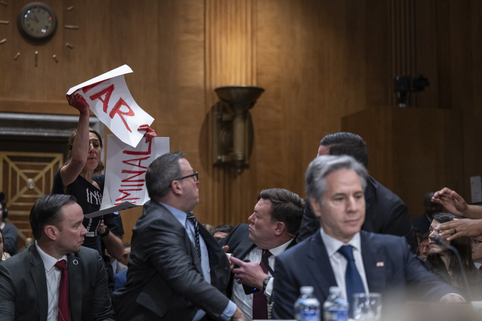 متظاهرون يمنعون بلينكن من التحدث ويقاطعون كلمته أربع مرات متتالية