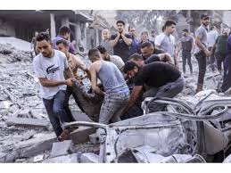 انتشال جثامين عدد من الشهداء الفلسطينيين من تحت أنقاض منزل شمال غزة