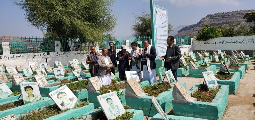 زيارة روضة الشهداء بمركز المحافظة في حجة