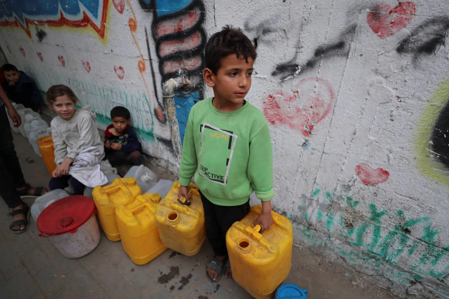 اليونيسف: تقارير مروعة عن ارتقاء 7 أطفال في غزة أثناء انتظارهم للحصول على المياه