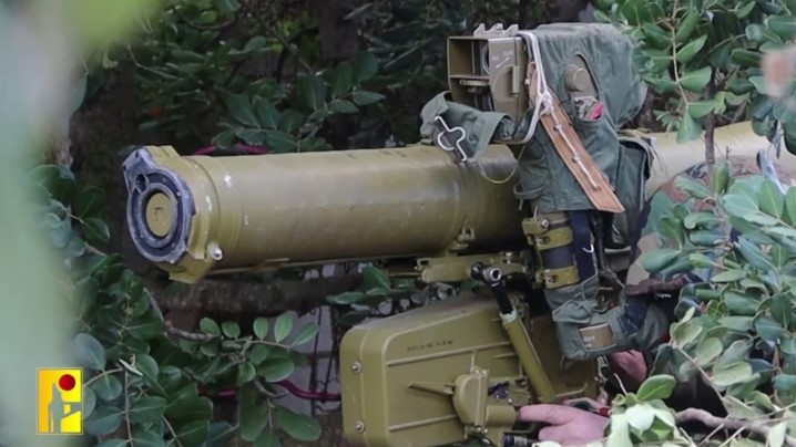 المقاومة اللبنانية تستهدف دبابة وجرافة وقاعدتين و11 تجمعاً لجيش العدو الصهيوني