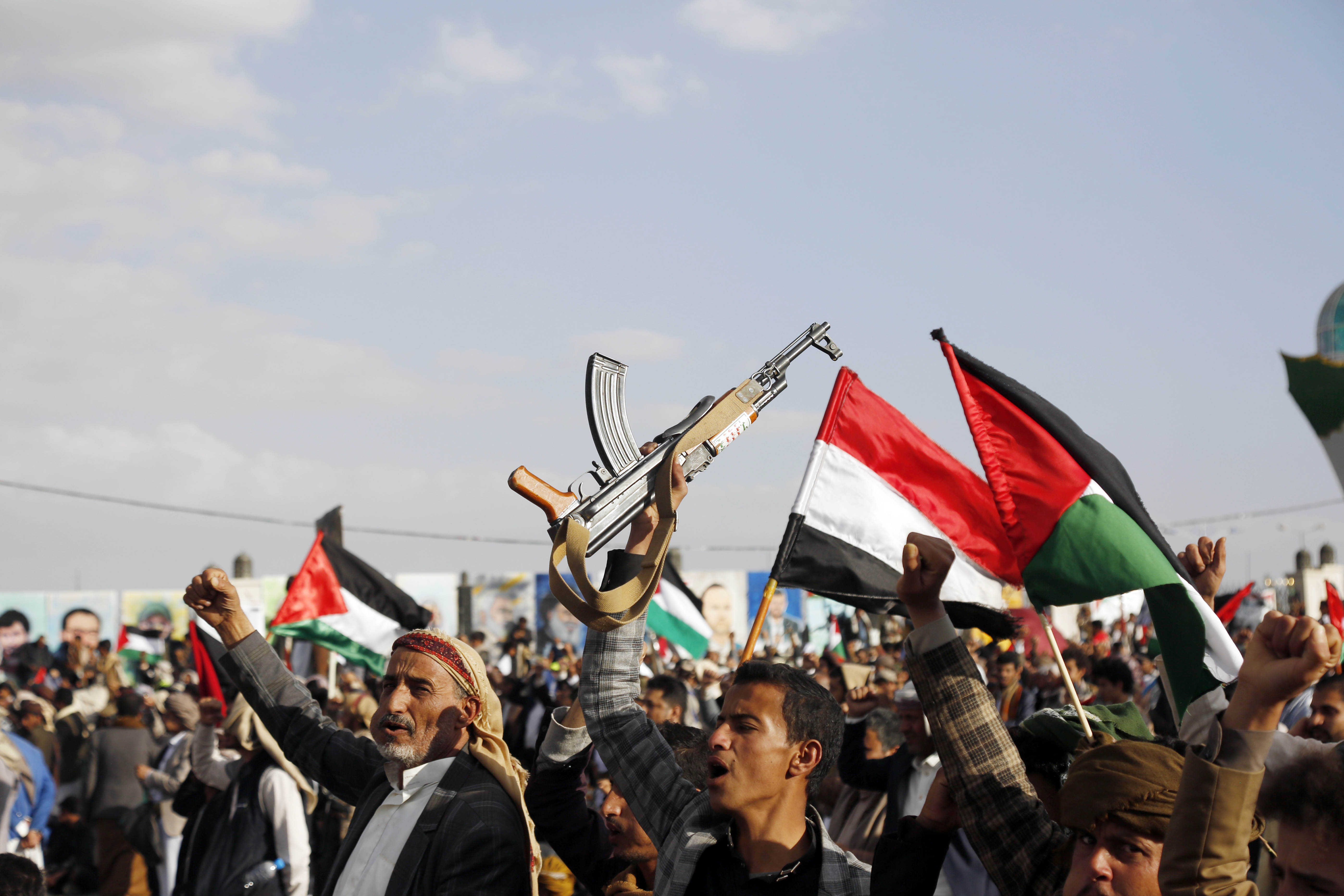 الشعب اليمني يفوِّت الفرصة على العملاء والمرتزِقة