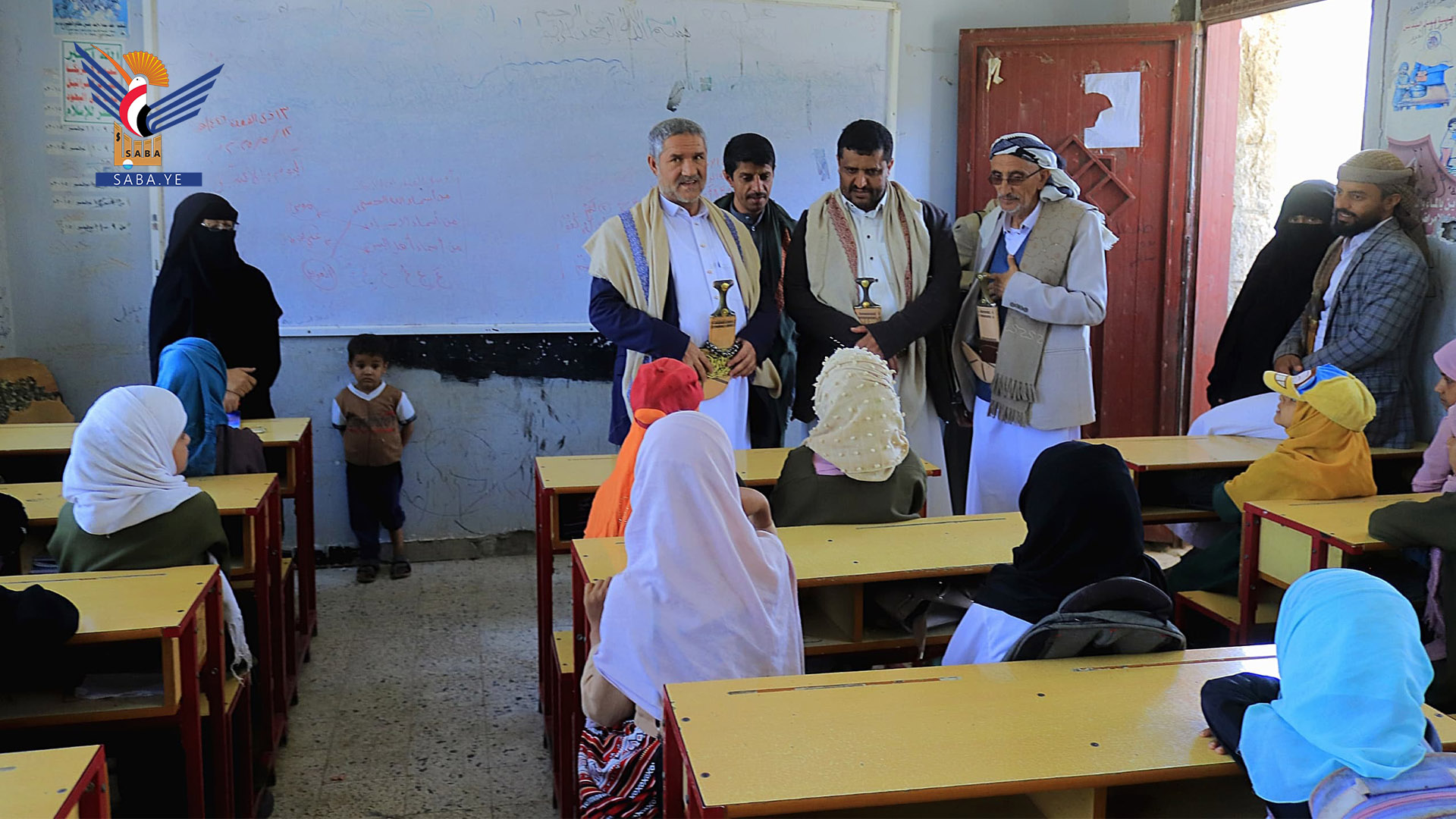 وزير الشباب يتفقد الدورات الصيفية بمديرية الحيمة الخارجية في محافظة صنعاء