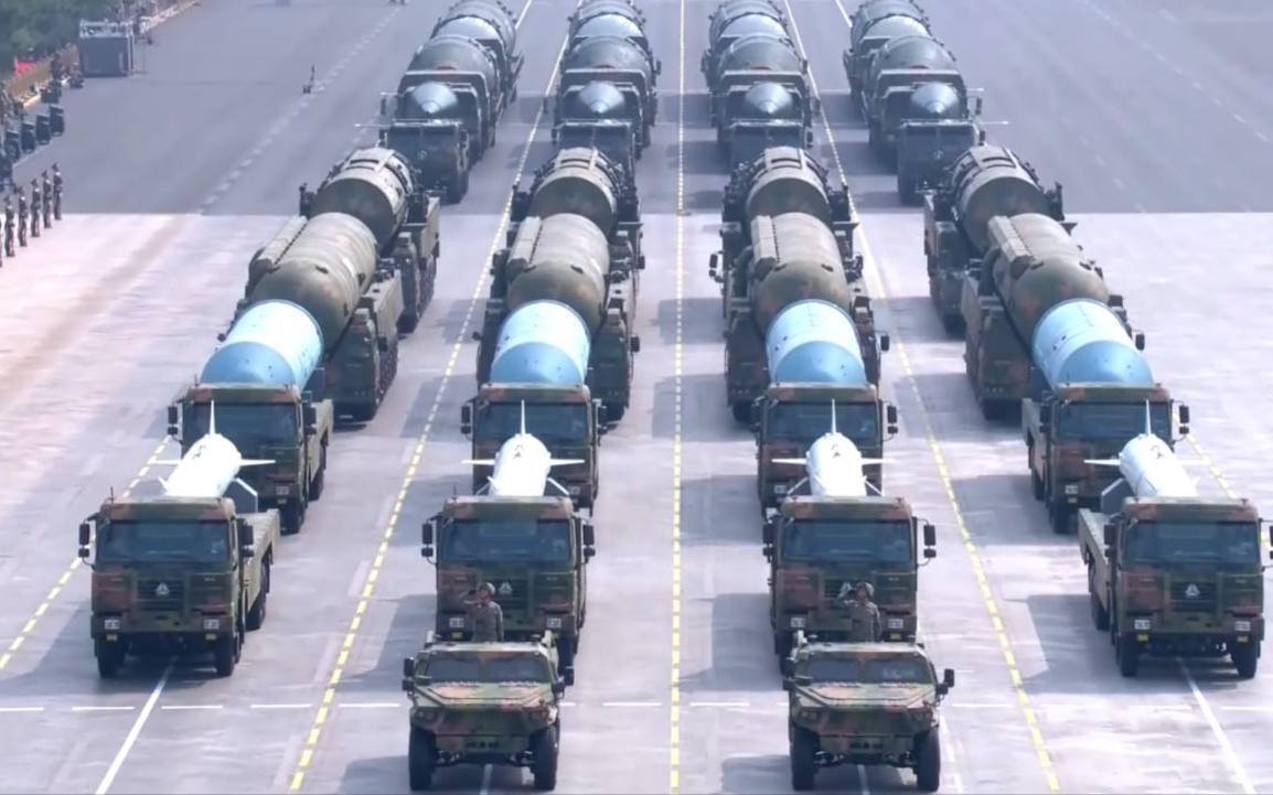 لصين تكشف عن ثالوثها النووي لأول مرة في عرض عسكري