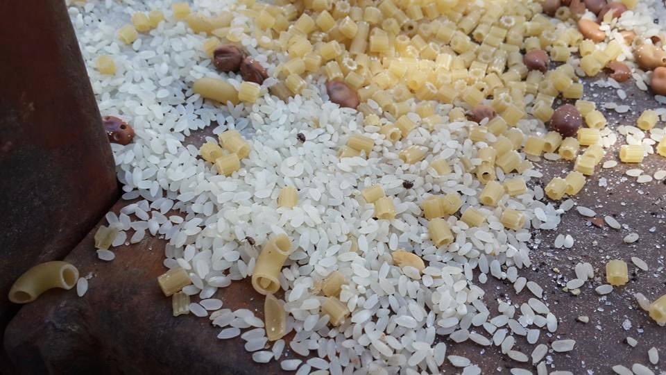 الصحة بغزة تحذر من أغذية غير صالحة للاستخدام دخلت دون إذن الجهات المختصة