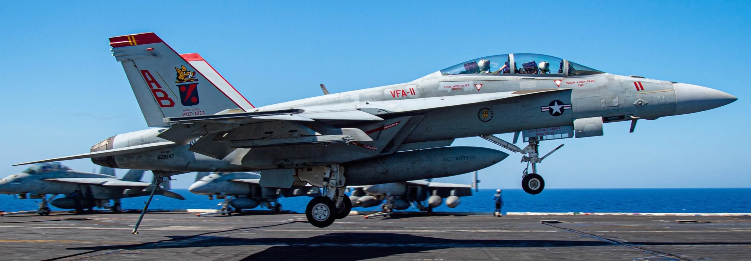 سريع: القوات المسلحة اليمنية تُسقط طائرة "أف 18" أميركية وتستهدف حاملة طائرات في البحر الأحمر سريع: القوات المسلحة اليمنية تُسقط طائرة "أف 18" أميركية وتستهدف حاملة طائرات في البحر الأحمر