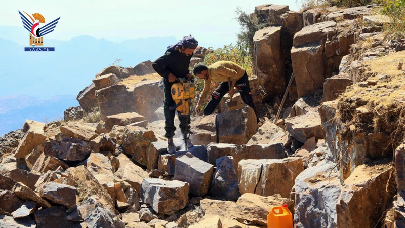 تسليم "كمبريشن هواء" لجمعية مغرب عنس في ذمار
