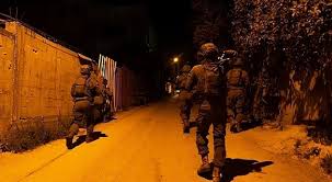 قوات العدو الإسرائيلي تقتحم عدة بلدات وقرى في الأراضي المحتلة بالضفة الغربية