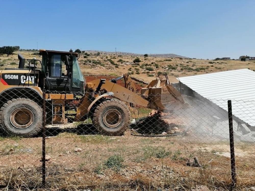 العدو الإسرائيلي يهدم غرف زراعية ويخلع أشجار في العيسوية بالقدس المحتلة