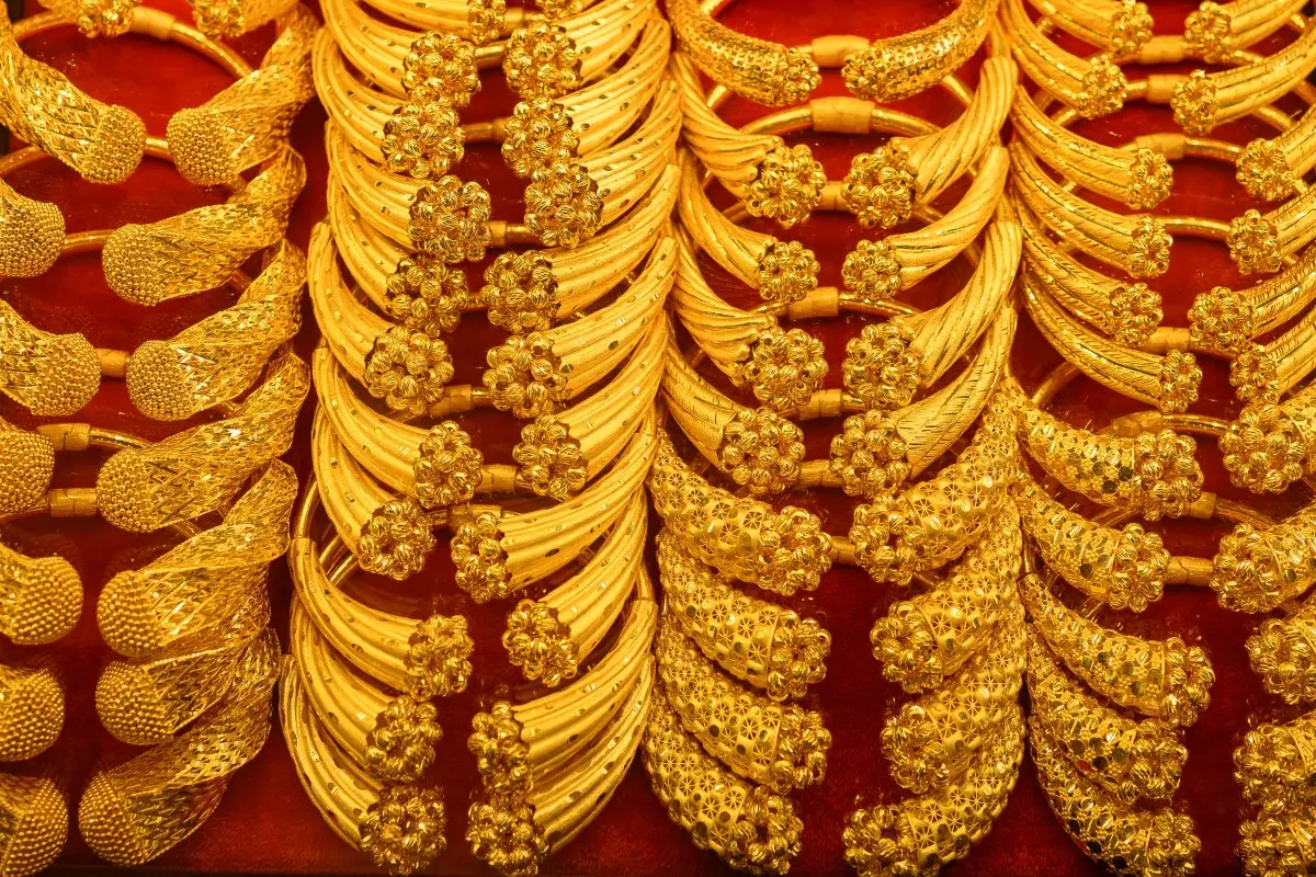 الذهب يتجه لتحقيق أفضل أداء سنوي منذ نحو نصف قرن