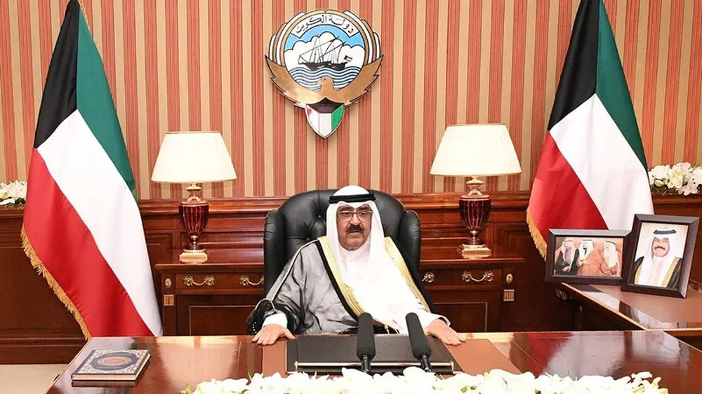 أمير الكويت يحل مجلس الأمة "البرلمان" ويُعلّق موادَّ بالدستور