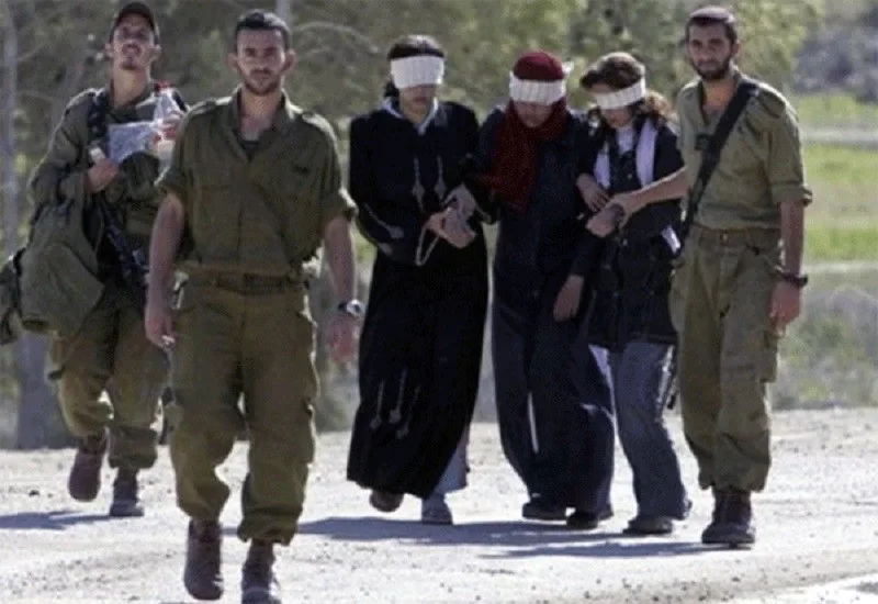 العدو الاسرائيلي يعتقل 12 فلسطينيًا في الضفة بينهم سيدتان وثلاثة فتية