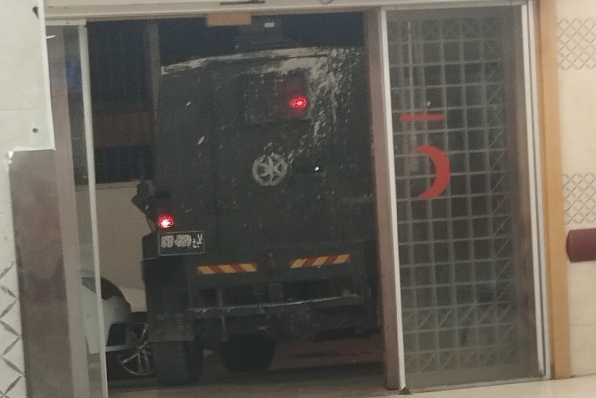 إصابة شاب فلسطيني في نابلس برصاص العدو الإسرائيلي واعتقال ثلاثة آخرين إصابة شاب فلسطيني في نابلس برصاص العدو الإسرائيلي واعتقال ثلاثة آخرين