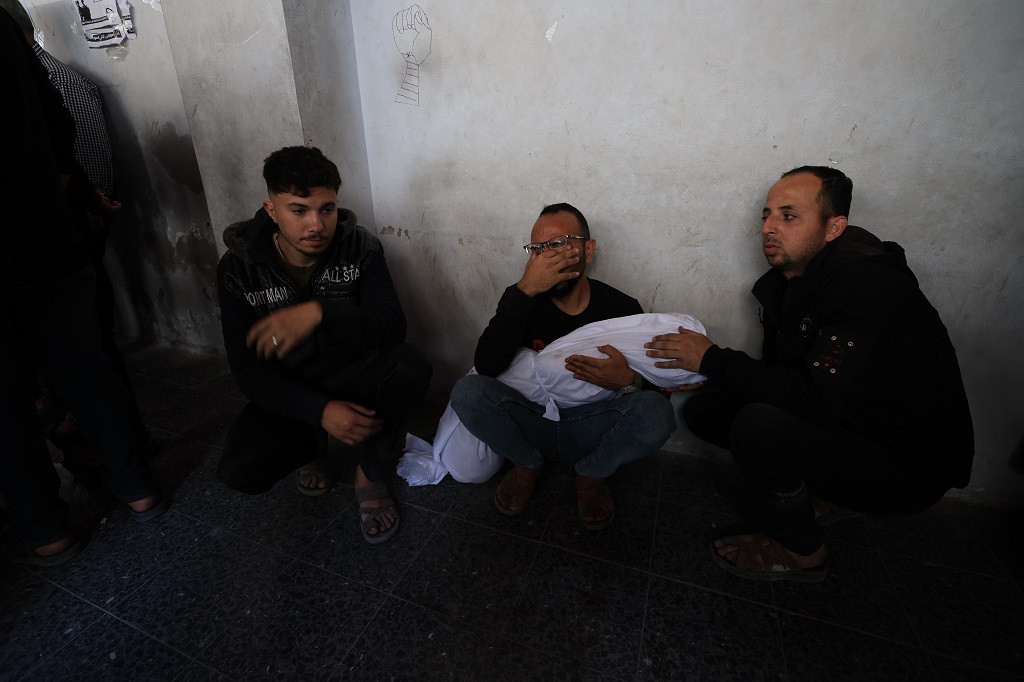 شهداء وجرحى فلسطينيين في قصف العدو الإسرائيلي المتواصل على قطاع غزة