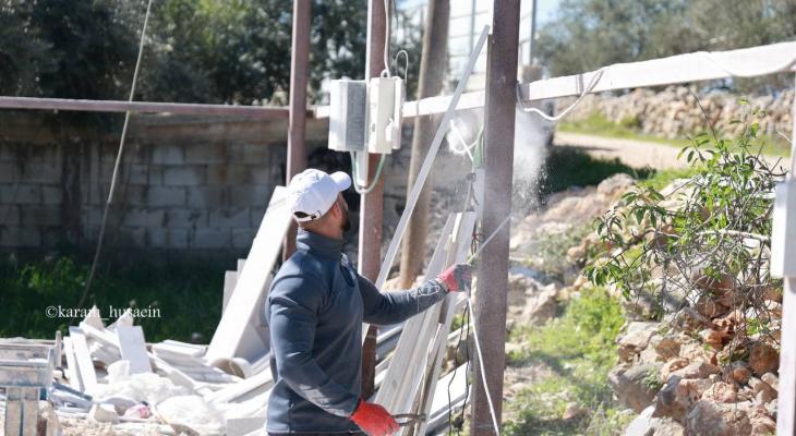 العدو الإسرائيلي يجبر أشقاء مقدسيين على هدم منازلهم الثلاثة في رأس العمود