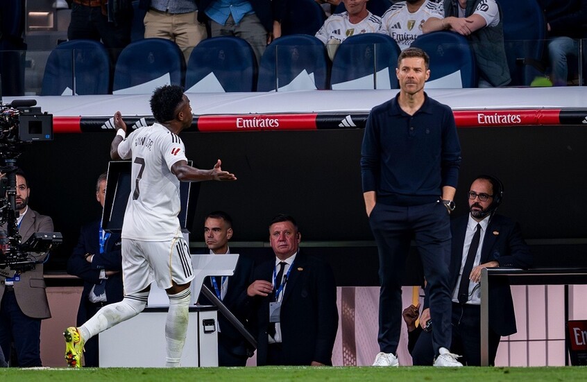 مدرب ريال مدريد يعرب عن سعادته بعد الفوز على غريمة التقليدي في الكلاسيكو مدرب ريال مدريد يعرب عن سعادته بعد الفوز على غريمة التقليدي في الكلاسيكو