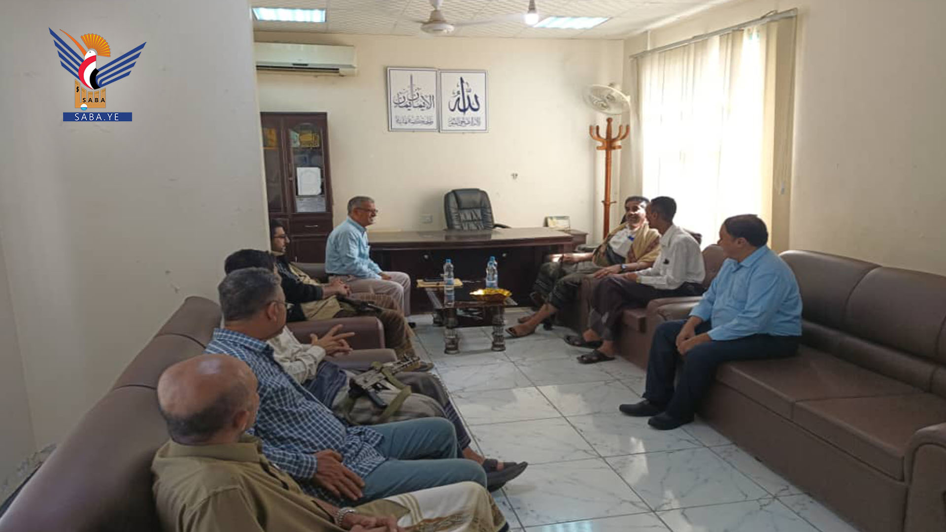 وكيل أول محافظة الحديدة يتفقد الانضباط الوظيفي بمكتب الصحة والبيئة