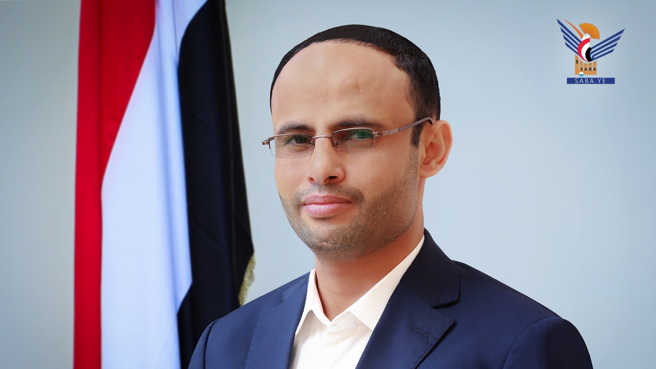 الرئيس المشاط يعزّي في وفاة الشيخ علي بن ناصر بن علي الهيال
