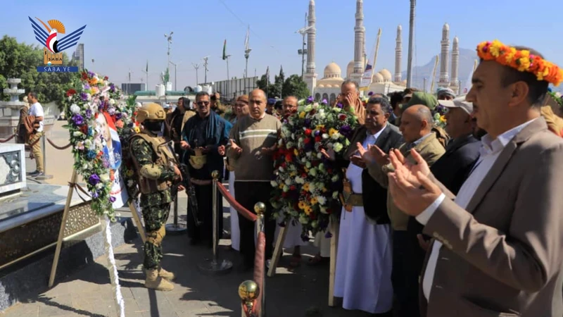 قيادة وزارة الكهرباء والمياه وهيئاتها ومؤسساتها تزور أضرحة الشهداء الصماد والرهوي والغماري