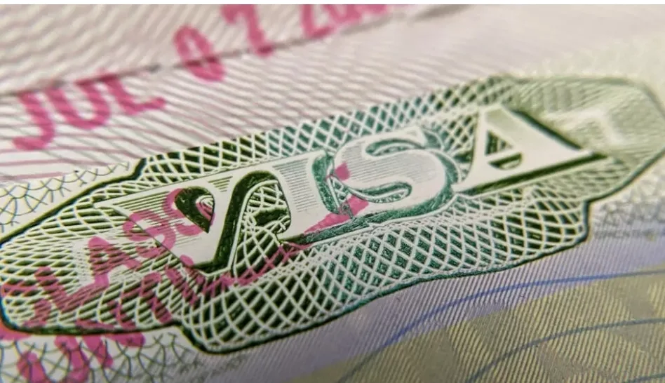 واشنطن تعتزم إلغاء تأشيرات آلاف الأجانب الذين تقدموا بطلبات لجوء