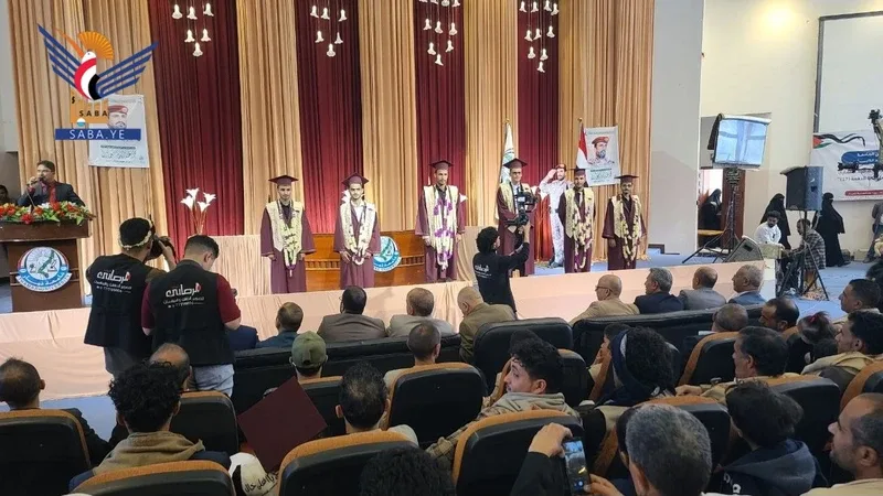 كلية الحاسبات بجامعة ذمار تحتفي بتخرج دفعتين من طلابها