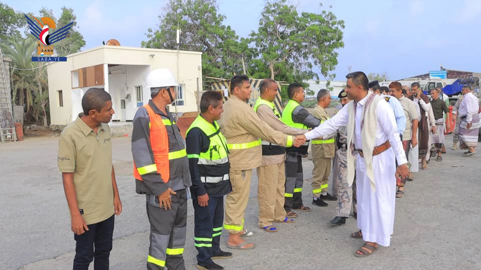 الوشلي يزور المرابطين والمناوبين في موانئ الحديدة والصليف ورأس عيسى