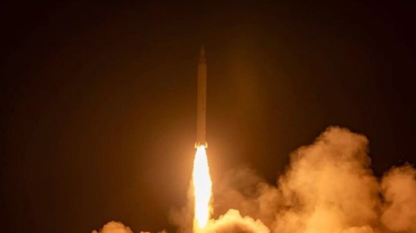 "الثوري الإيراني" ينفذ الموجة 57 من "الوعد الصادق 4" إهداءً "لأصغر شهيد في حرب رمضان"