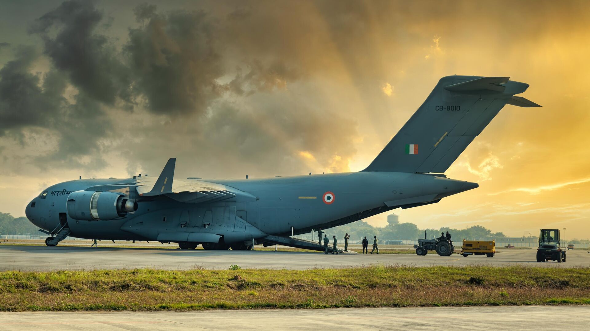 الهند تعيد فتح 32 مطارا بعد ليلة هادئة في كشمير