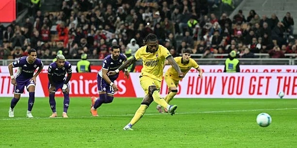 ميلان يفوز على فيورنتينا ويعتلي صدارة الدوري الإيطالي    