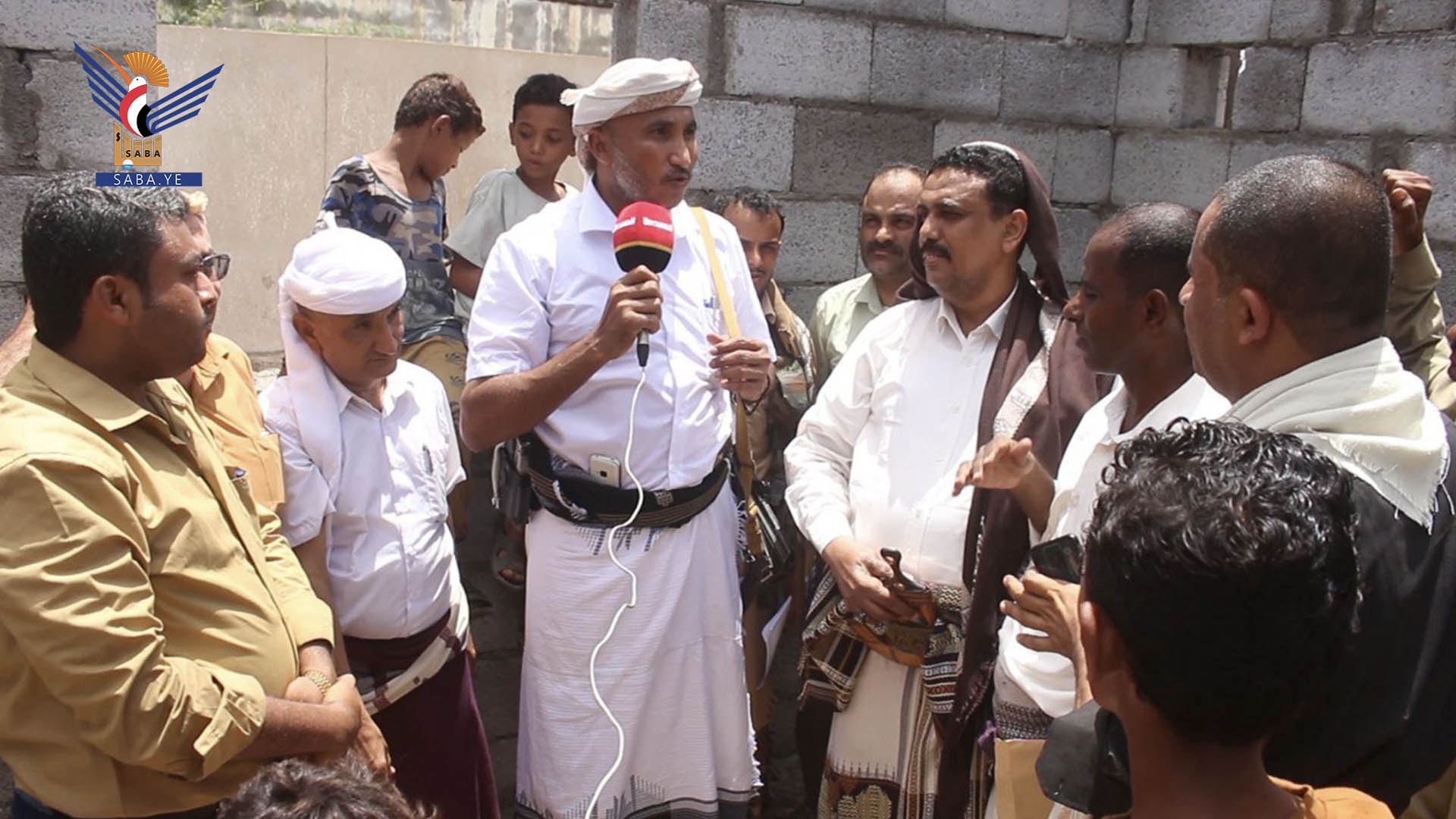 محافظ الحديدة يتفقد مبادرة مجتمعية لبناء وحدات صحية في قرى ريفية بالدريهمي محافظ الحديدة يتفقد مبادرة مجتمعية لبناء وحدات صحية في قرى ريفية بالدريهمي