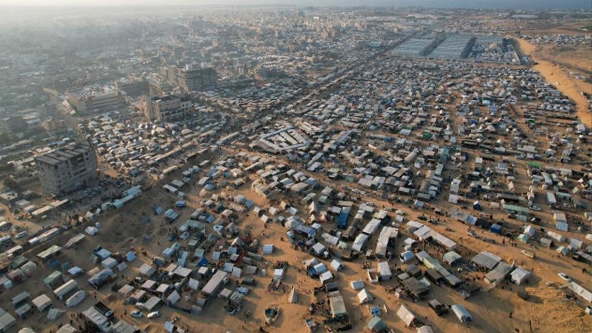 العدو الصهيوني يجبر الفلسطينيين على إخلاء مناطق جديدة في رفح