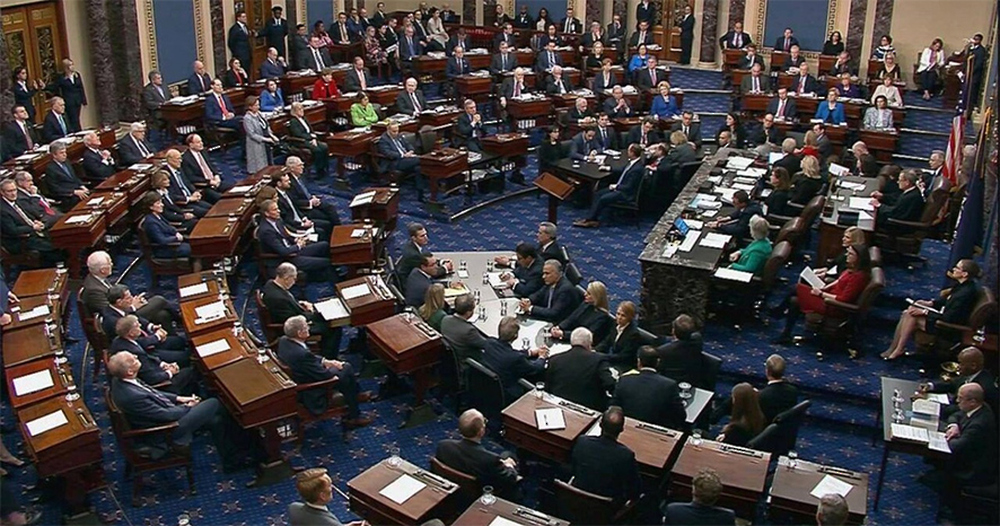 مجلسُ الشيوخ الأمريكي يقرّ مشروع قانون لخفض الضرائب والإنفاق