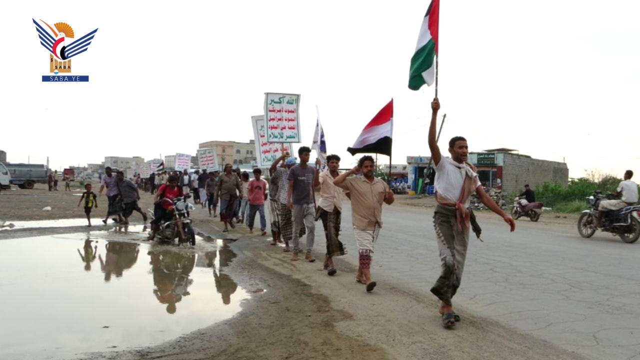  مسيرات لخريجي دورات "طوفان الأقصى" في عدد من مديريات الحديدة