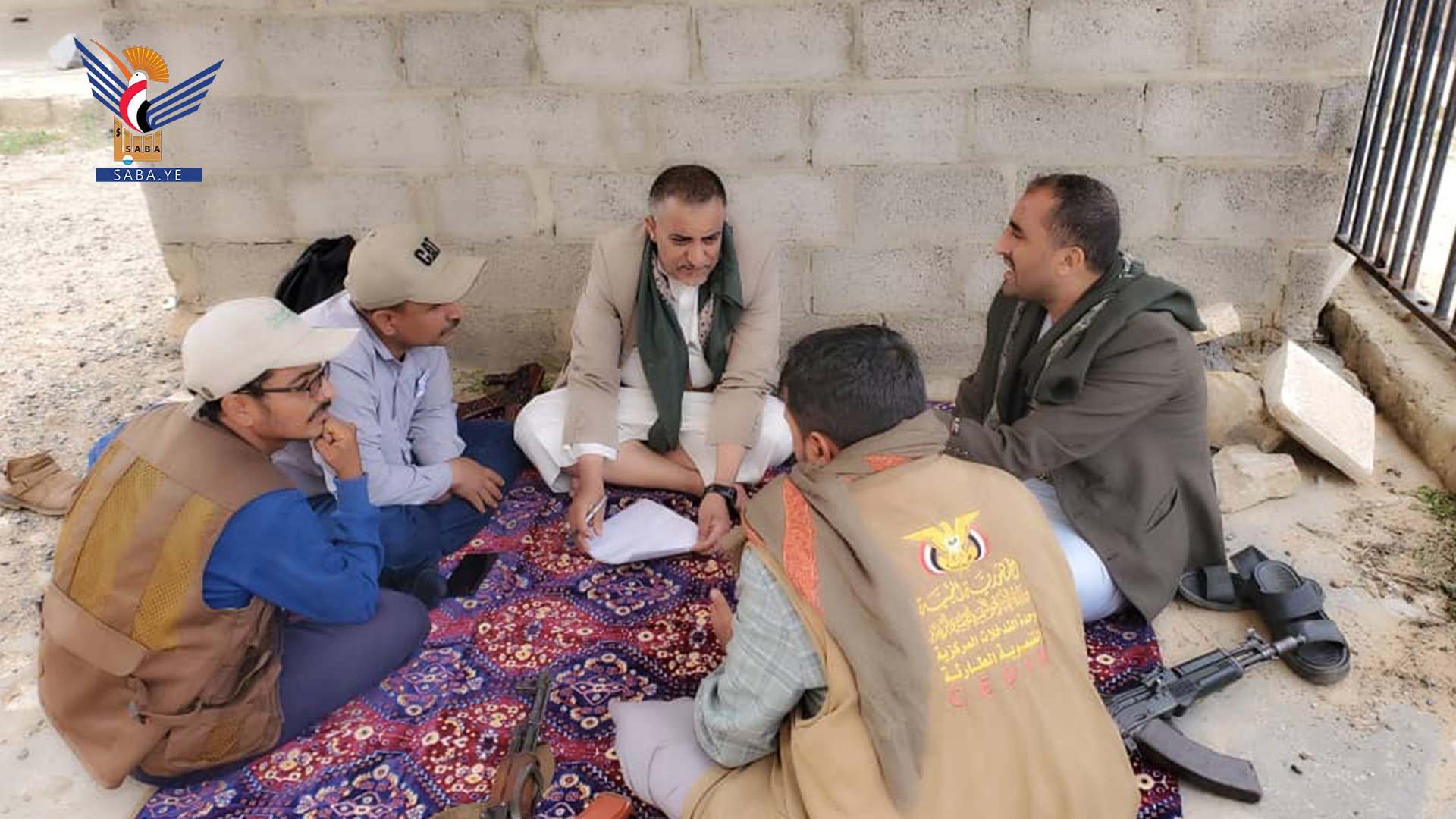 وحدة التدخلات المركزية الطارئة تبدأ رفع مخلفات أضرار السيول في المحويت