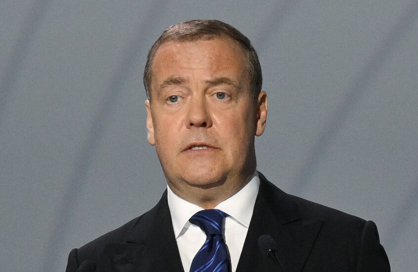 مدفيديف يحذر من تحول النزاع بين "إسرائيل" وإيران إلى مواجهة عالمية