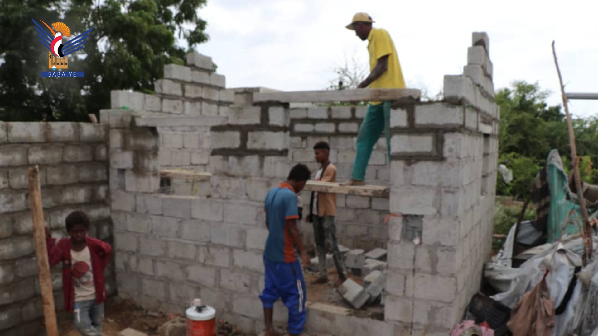 الحديدة ..تقديم مبادرات لإعادة إعمار عدد من المنازل المتضررة من السيول بمديرية الزيدية