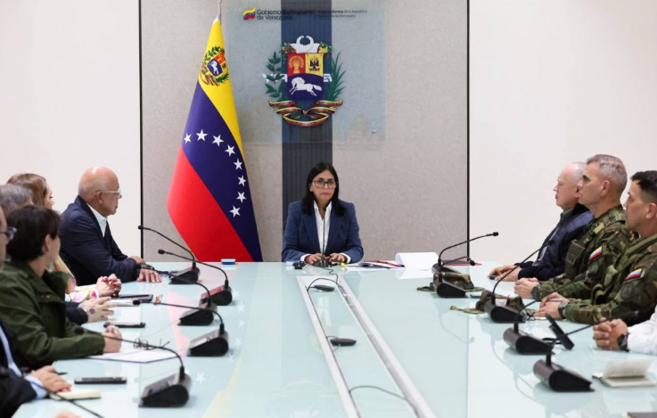 نائبة الرئيس الفنزويلي تترأس اجتماعاً لمجلس الدفاع وتطالب بالإفراج الفوري عن الرئيس مادورو